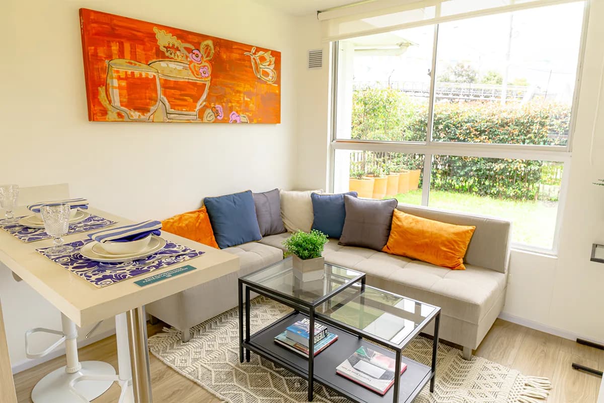 Sala y comedor de un apartamento Torre 3 con acabados